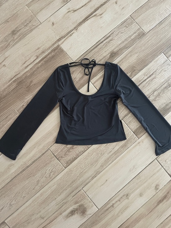 Topshop Tops - Topshop Black Long-Sleeve Crop Top